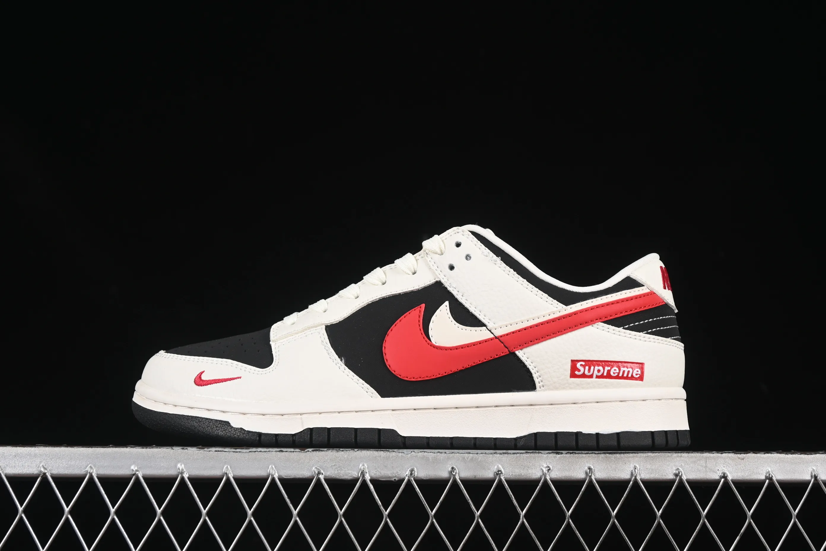 All categories Nk SB Dunk Series Nk SB Dunk Low High-end customized low-top sneakers Nike SB Dunk Low Sup series Red and white double hook Anniversary high-end customized low-top casual sneakers CS1688-102